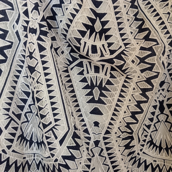 Bua-Bua Navy and White Boho Print Flowy Tank Top Great for Summer! 😎 medium - Picture 3 of 7